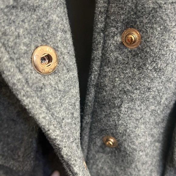 Fall/winter grey jacket. - Picture 7 of 7